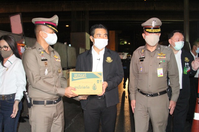 "เทวัญ"ตรวจด่านเคอร์ฟิวให้กำลังใจเจ้าหน้าที่