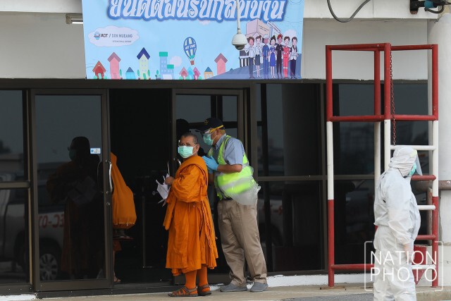 ถึงไทยแล้ว! คณะพระสงฆ์-แม่ชี หลังไปแสวงบุญ ที่เมืองพุทธคยา อินเดีย