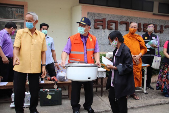 ผู้ว่าฯพิษณุโลก ไถ่ถอนของจำนำให้ผู้ยากไร้