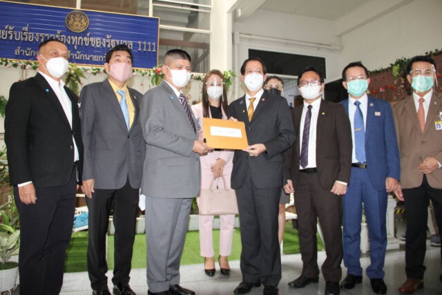 ตัวแทนฝ่านค้าน ยื่นหนังสือ ขอเปิดประชุมสภาฯวิสามัญ