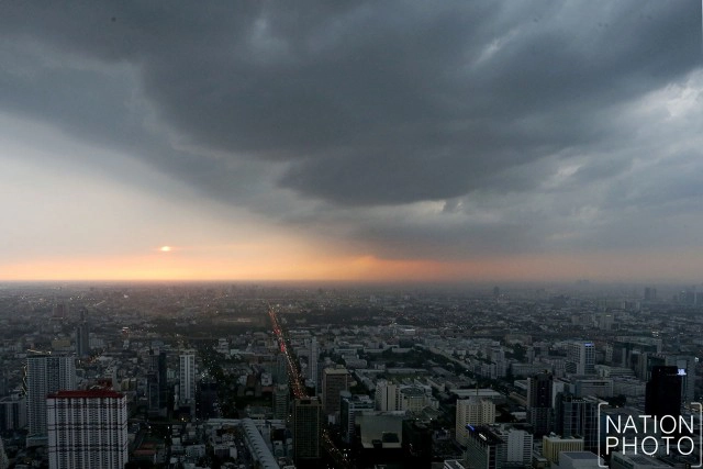 บรรยากาศยามเย็น! เมืองกรุงเทพฯ จากชั้น 81 โรงแรมใบหยกสกาย