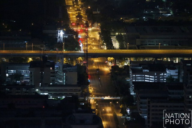 ความเงียบสงบท่ามกลางแสงสลัวยามราตรี ของกรุงเทพมหานคร