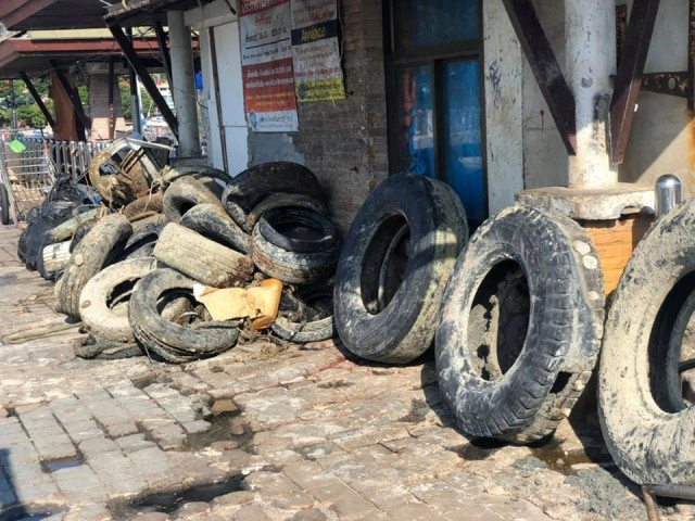 ขยะใต้ "ทะเลพีพี" ครึ่งตัน ตั้งแต่ขวดแก้วยันยางรถยนต์