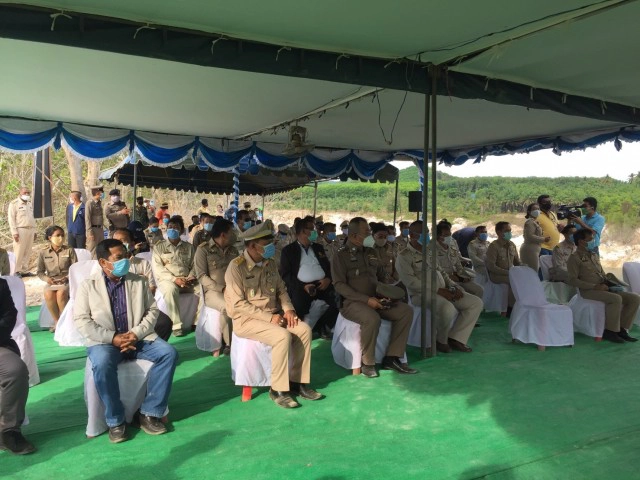 มท.2 ดูพื้นที่ภัยแล้งสุราษฎร์ฯ ผันน้ำจากเหมืองแร่เก่าช่วยชาวบ้าน