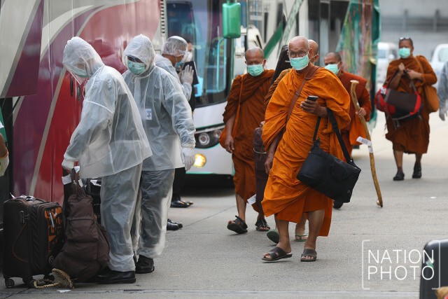 ถึงไทยแล้ว! คณะพระสงฆ์-แม่ชี หลังไปแสวงบุญ ที่เมืองพุทธคยา อินเดีย