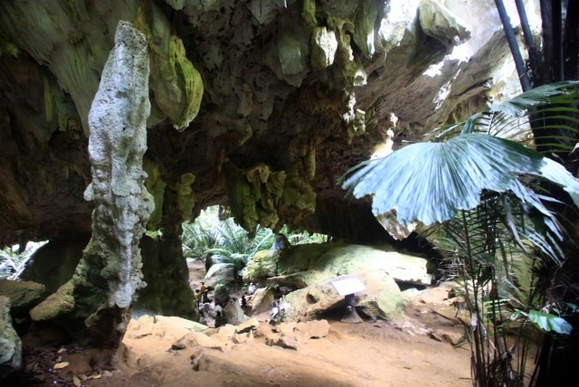 ท่องดินแดน โลกจูราสิคพาร์คเมืองอุทัย