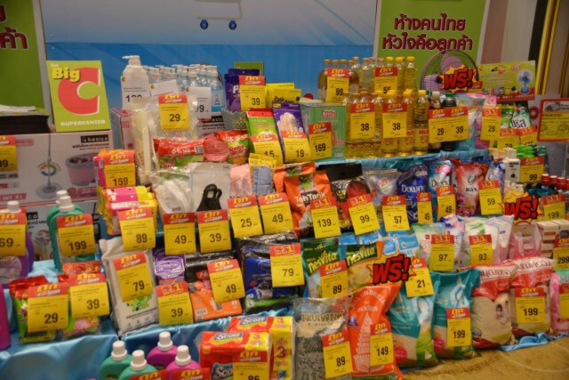 พาณิชย์จับมือเอกชนลดราคาสินค้า 3,025 รายการ สูงสุด 68%