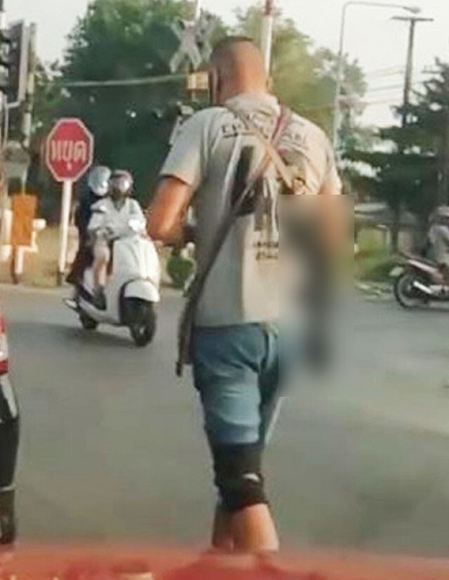 รองโฆษก ตร.ชี้ตำรวจสะพายปืน แค่ "บีบี กัน"