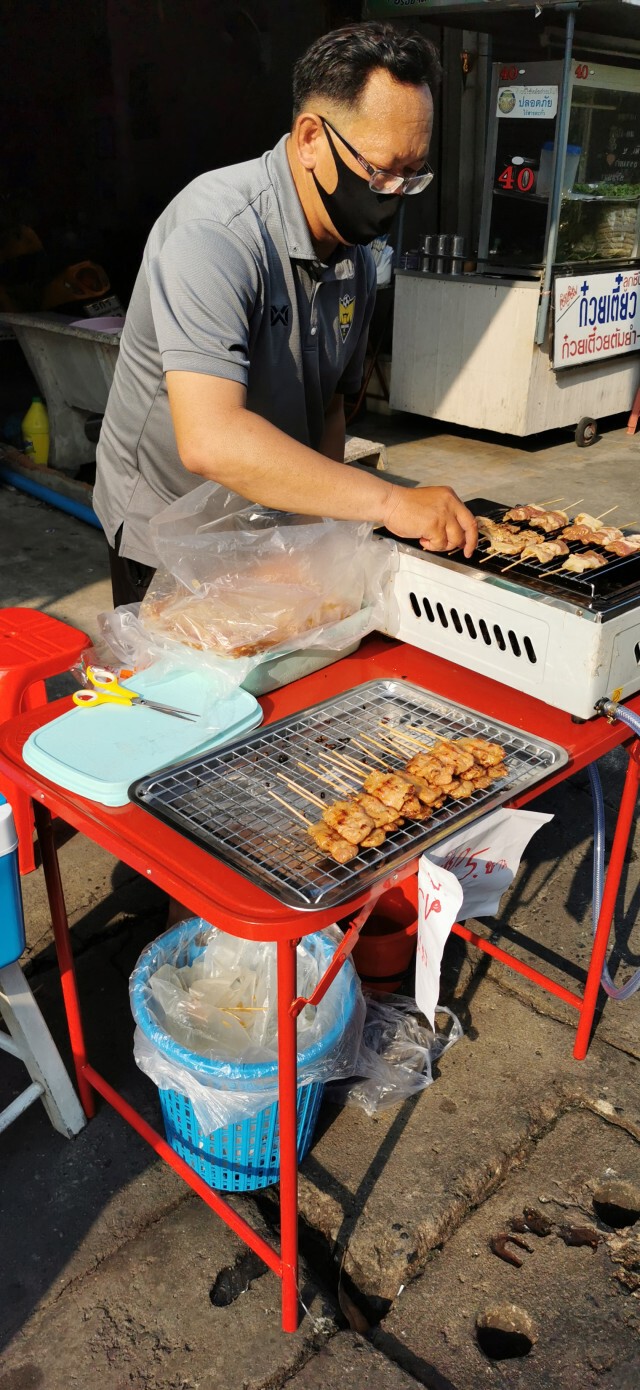 หมูปิ้ง..."เมืองกรุง เอฟซี" ลมหายใจเพื่อฟุตบอล
