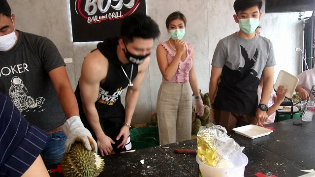 แซ่บไม่หยุด!!! หนุ่มหล่อล่ำไลฟ์สดขายทุเรียน ดีกรีนายแบบโลก