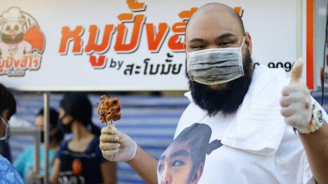 ขายหมูปิ้ง แล้วยังไงครับ!? "กอล์ฟ ฟักกลิ้ง" ถูกหยาม"ตกอับ"!