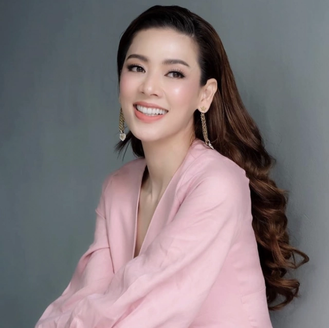 "เอ๋ พรทิพย์"วัยเลย 4 สวยจนสามีต้อง "โพสต์อวย"