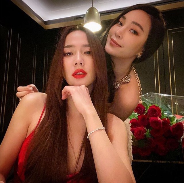 "อั้ม-เมย์" นางฟ้าตัวจริง! ส่งข้าวสารให้ชาวบ้าน จังหวัดภูเก็ต
