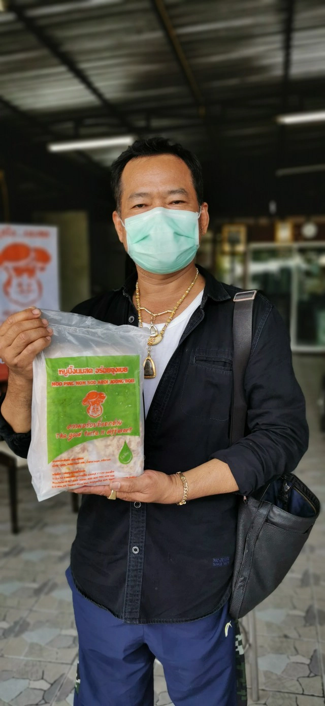 "หมูปิ้ง อร่อยจุงเบย" น้ำใจ...เพื่อคนวงการมวย