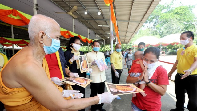 ตั้งโรงทานช่วยชาวบ้านเดือดร้อนพิษโควิด-19 ตามพระดำริสมเด็จพระสังฆราช