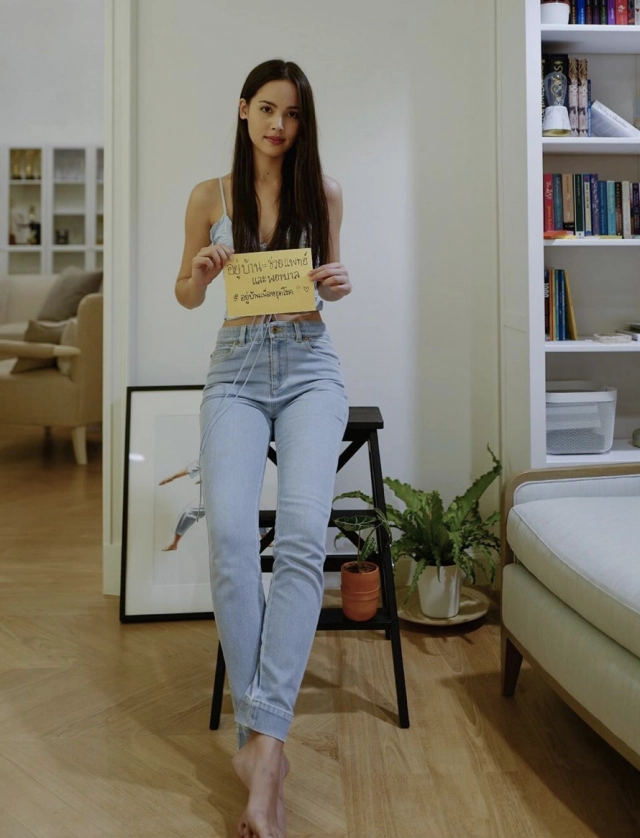 "ญาญ่า อุรัสยา" กับต้นไม้ฟอกอากาศในบ้าน