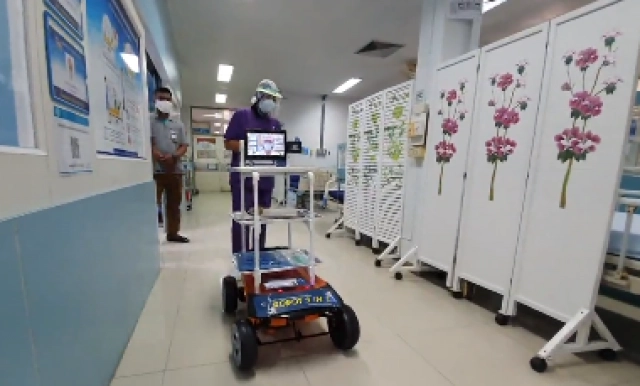 หุ่นยนต์ ส่งอาหาร-ยา ให้ผู้ป่วยโควิด-19