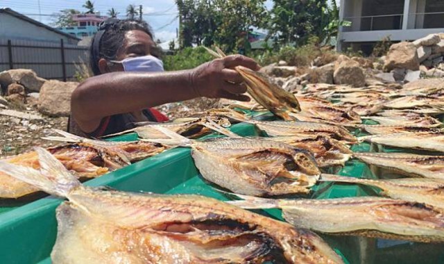 สุดปลื้ม! ข้าวชาวดอยถึงมือชาวเลแล้ว ชุมชนเตรียมแจกจ่าย