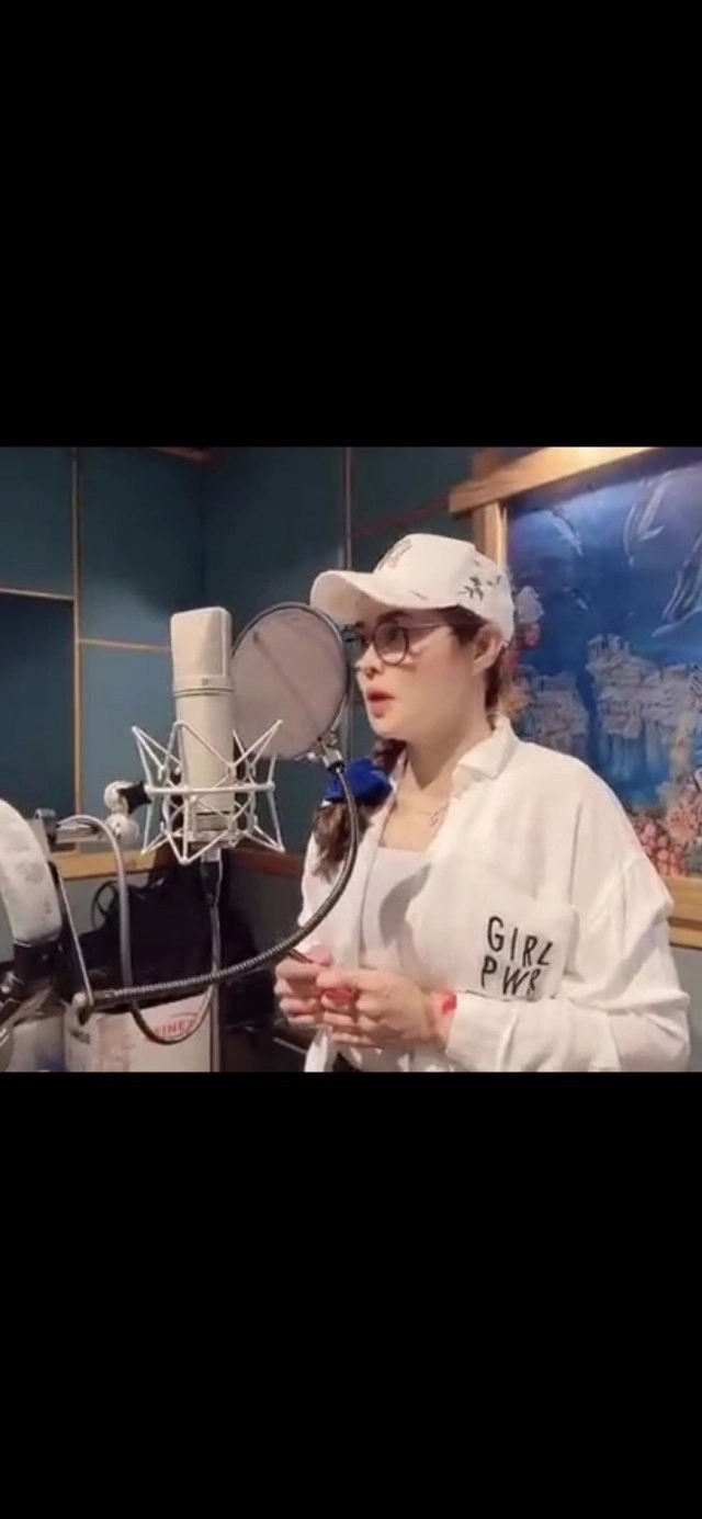 "ใหม่ เจริญปุระ" ส่งเพลงให้กำลังใจ "ด้วยรักและรอยยิ้ม"