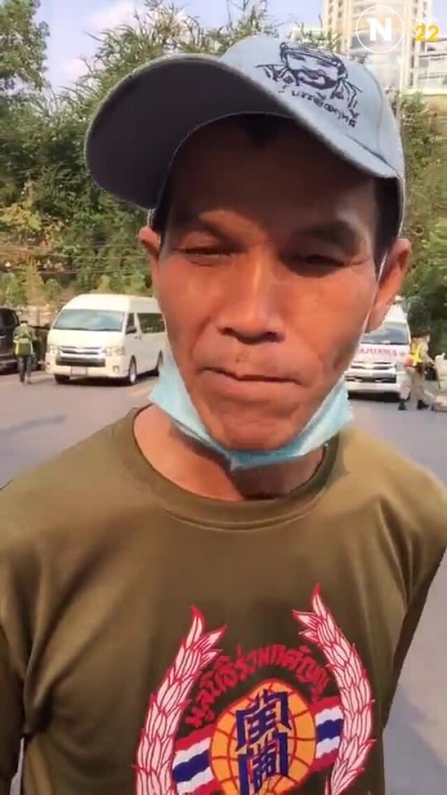 "บิณฑ์" นำทีม แจกของให้ชาวชุมชนวัดปทุมวันฯ