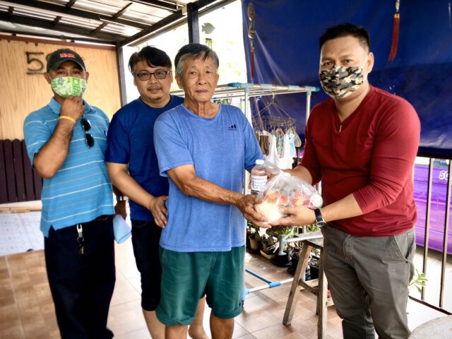 ชาวสมุทรปราการรวมใจแจกถุงยังชีพ 2000 ถุงช่วย ปชช