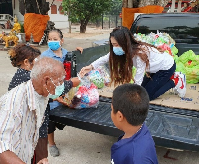 "เบ๊อะ มยุรา" ลูกทุ่งเสียงปัง ร้องเพลงระดมทุนบรรเทาทุกข์ผู้ประสบภัยโควิด-19