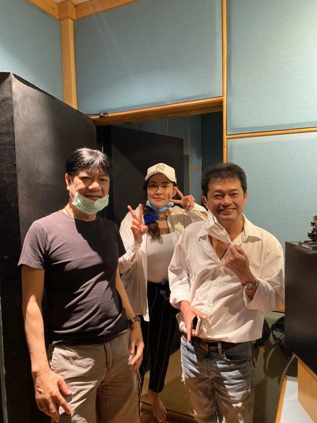 "ใหม่ เจริญปุระ" ส่งเพลงให้กำลังใจ "ด้วยรักและรอยยิ้ม"