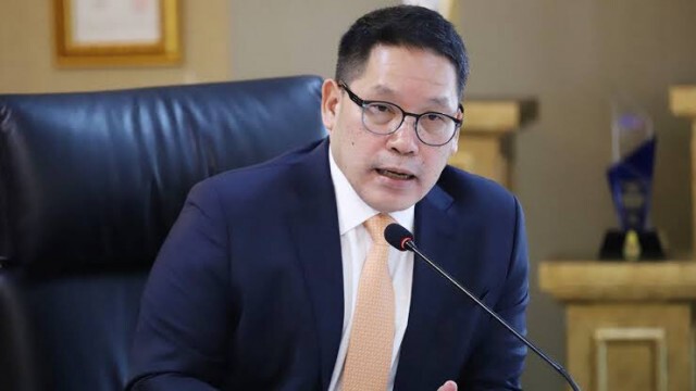 พปชร.ระส่ำ! "บิ๊กป้อม" เล็งยึดพรรค บีบปรับ ครม.
