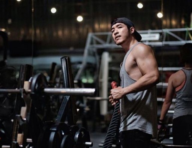 ไอเดียเก๋ "เทรนเนอร์แซ่บ" หารายได้ริมทะเล