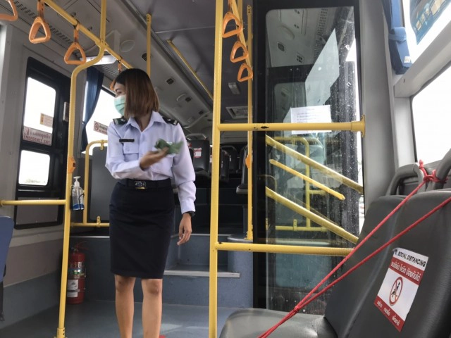 ขสมก. จัดทีมแพทย์ตรวจโควิด-19 ฟรี ให้แก่พนักงานขับรถและกระเป๋ารถเมล์