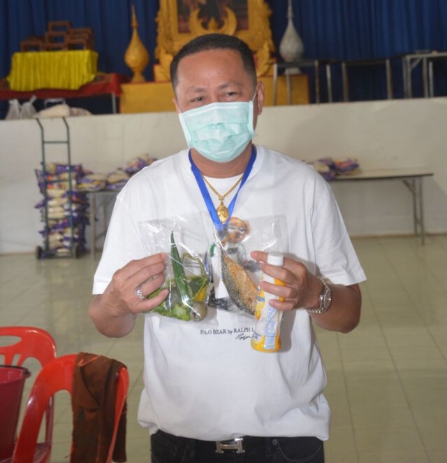 นำน้ำพริกปลาทูฯ แจกผู้ได้ระบผลกระทบโควิด-19