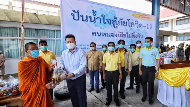 นำผัดไทยและหอยทอด แจกผู้ป่วยติดเตียง - ผลกระทบโควิด-19