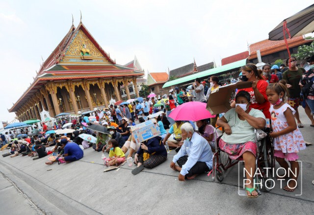 "เมย์ พิชญ์นาฏ" และกลุ่มเพื่อนสนิท มอบถุงยังชีพให้ปชช.