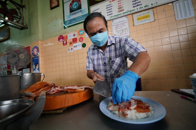 ‘รักษาคุณภาพและใส่ใจลูกค้า’ คาถารอดทุกวิกฤติ 'ร้านหมูแดงสีมรกต'