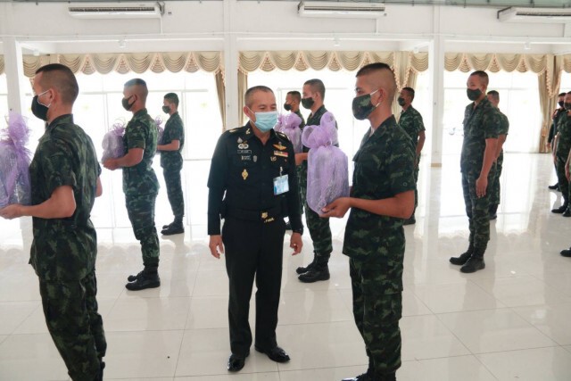 พลทหาร ปลื้มปิติ รับพระราชทานเมล็ดพันธุ์ผัก กรมสมเด็จพระเทพฯ
