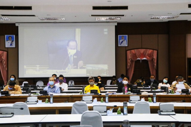 นิพนธ์ ติดตามสถานการณ์โควิดฯร่วมประชุม Video Conference ที่จ.สงขลา
