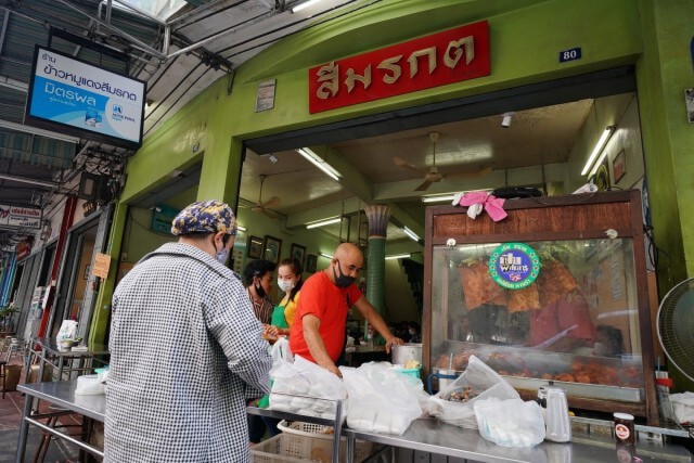 ‘รักษาคุณภาพและใส่ใจลูกค้า’ คาถารอดทุกวิกฤติ 'ร้านหมูแดงสีมรกต'