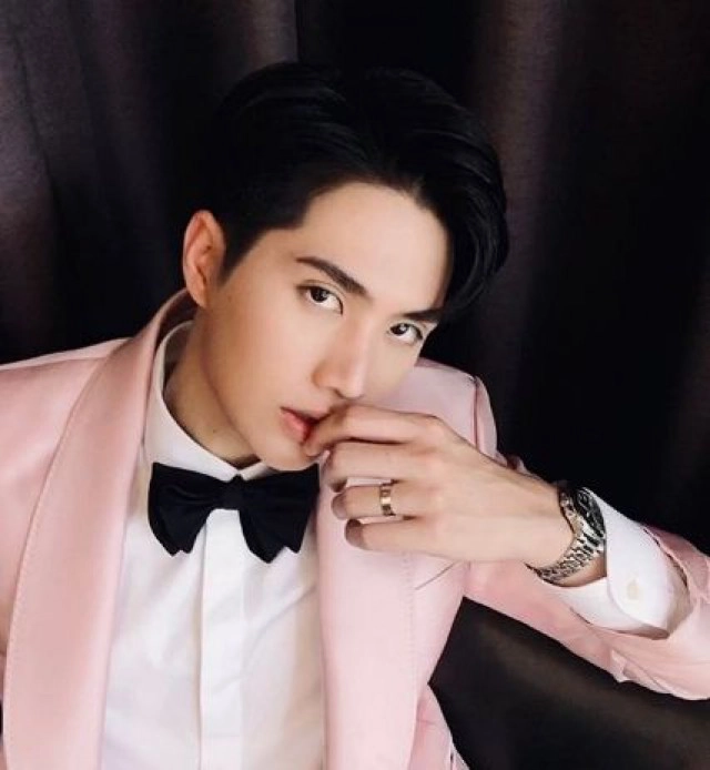 เปิดประวัติ พระเอกหนุ่ม "อิน สาริน รณเกียรติ"