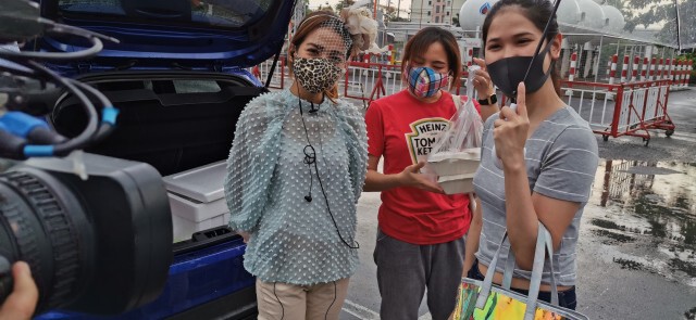 นางฟ้า"โนโน่" ลุยขาย"หมูทอด"สู้วิกฤติ"โควิด"