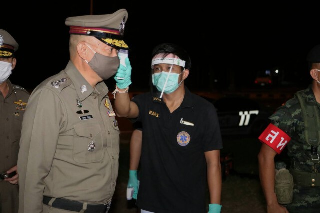 ผู้ช่วย ผบ.ตร.ลงพื้นที่ตรวจด่านคัดกรองโควิดหนองบัวลำภู
