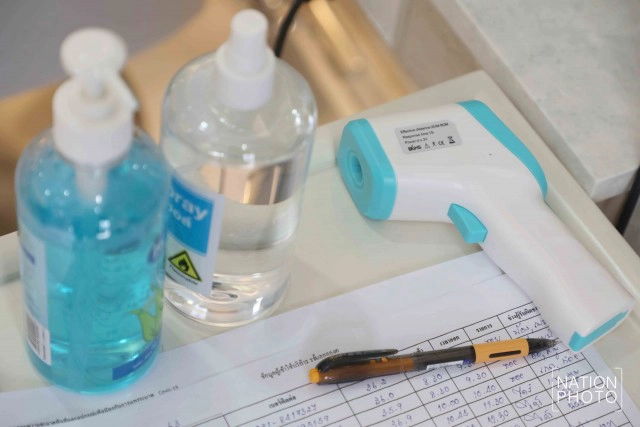 ร้านตัดผมย่านสยาม! เปิดบริการวันแรกเข้มมาตราการป้องกันโควิด-19 สร้างความมั่นใจแก่ลูกค้า