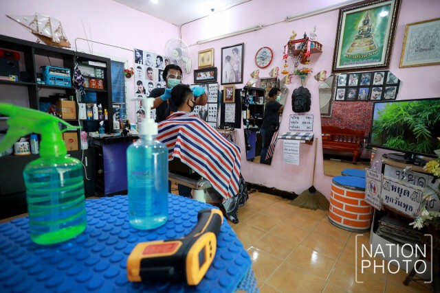 ร้านตัดผมคิวแน่น! หลังคลาย "ล็อกดาวน์" วันแรก