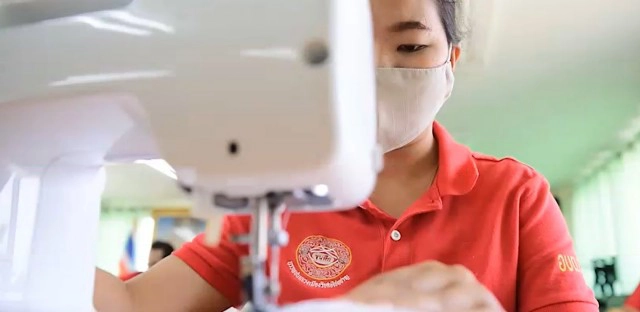 สภากาชาดไทย ชวนจิตอาสา เย็บหน้ากากผ้า 100,000 ชิ้น แจก ปชช.