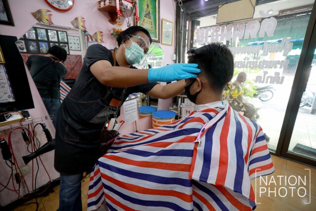 ร้านตัดผมคิวแน่น! หลังคลาย "ล็อกดาวน์" วันแรก