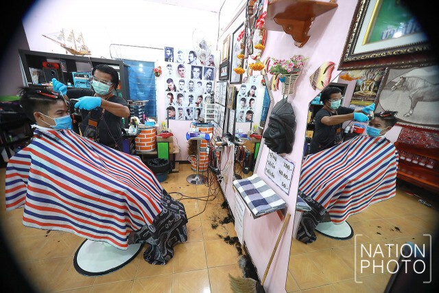 ร้านตัดผมคิวแน่น! หลังคลาย "ล็อกดาวน์" วันแรก