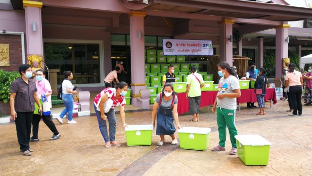 โรงแรมดังเมืองนางรอง มอบข้าวสาร-เงินสด 200 บาท ช่วยประชาชน