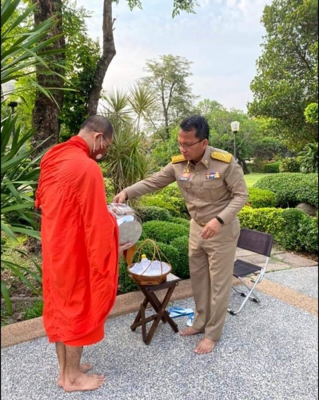 "สมศักดิ์" วอนคนบ่นรัฐบาล ให้เปิดใจดูที่ผลงาน