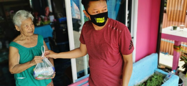 "ฟ้าขาว เจอ  จอด แจก" ภารกิจของการเป็น"ผู้ให้"สู้โควิด19