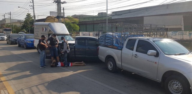 ปิดเมืองล่า "ดรีมท่าเดื่อ" เอเย่นต์ค้ายา แหกด่านหนีชนรถชาวบ้านเสียหายยับ