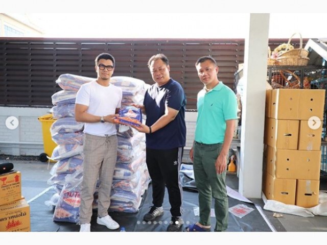 "หนุ่มกะลา" แจกข้าว7500กก. ให้กับประชาชน 1500 ครัวเรือน